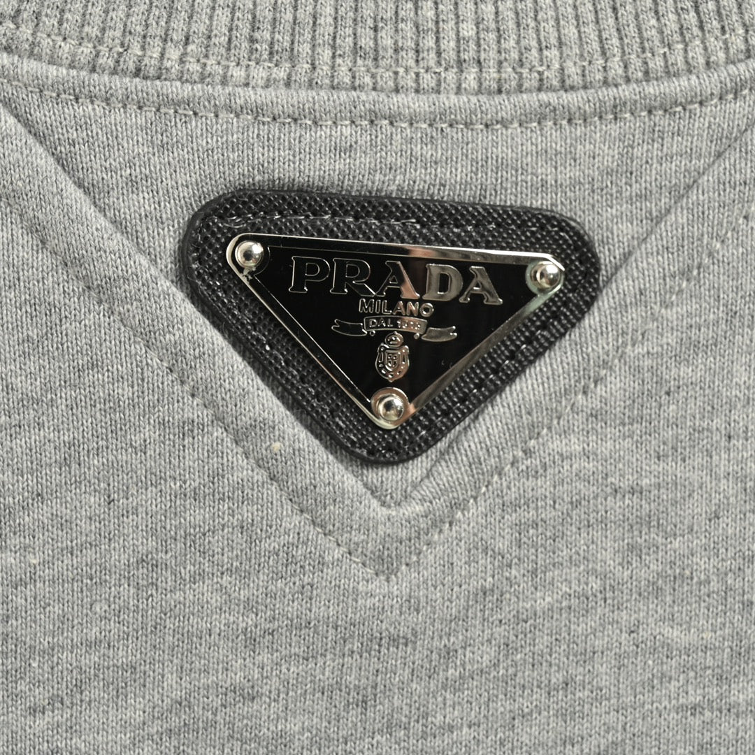 Round neck sweatshirt with triangle logo