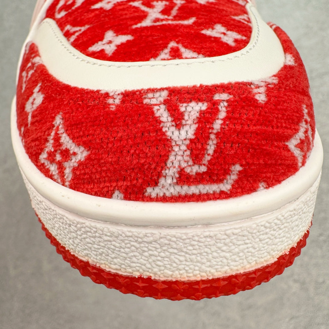 L's Red All Over Logo Confortable Sneakers