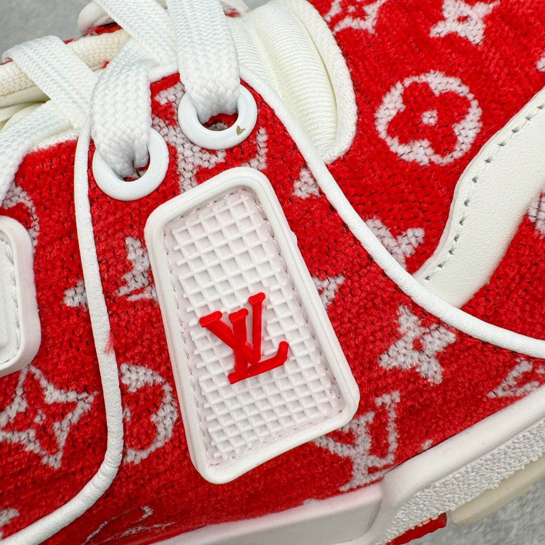 L's Red All Over Logo Confortable Sneakers