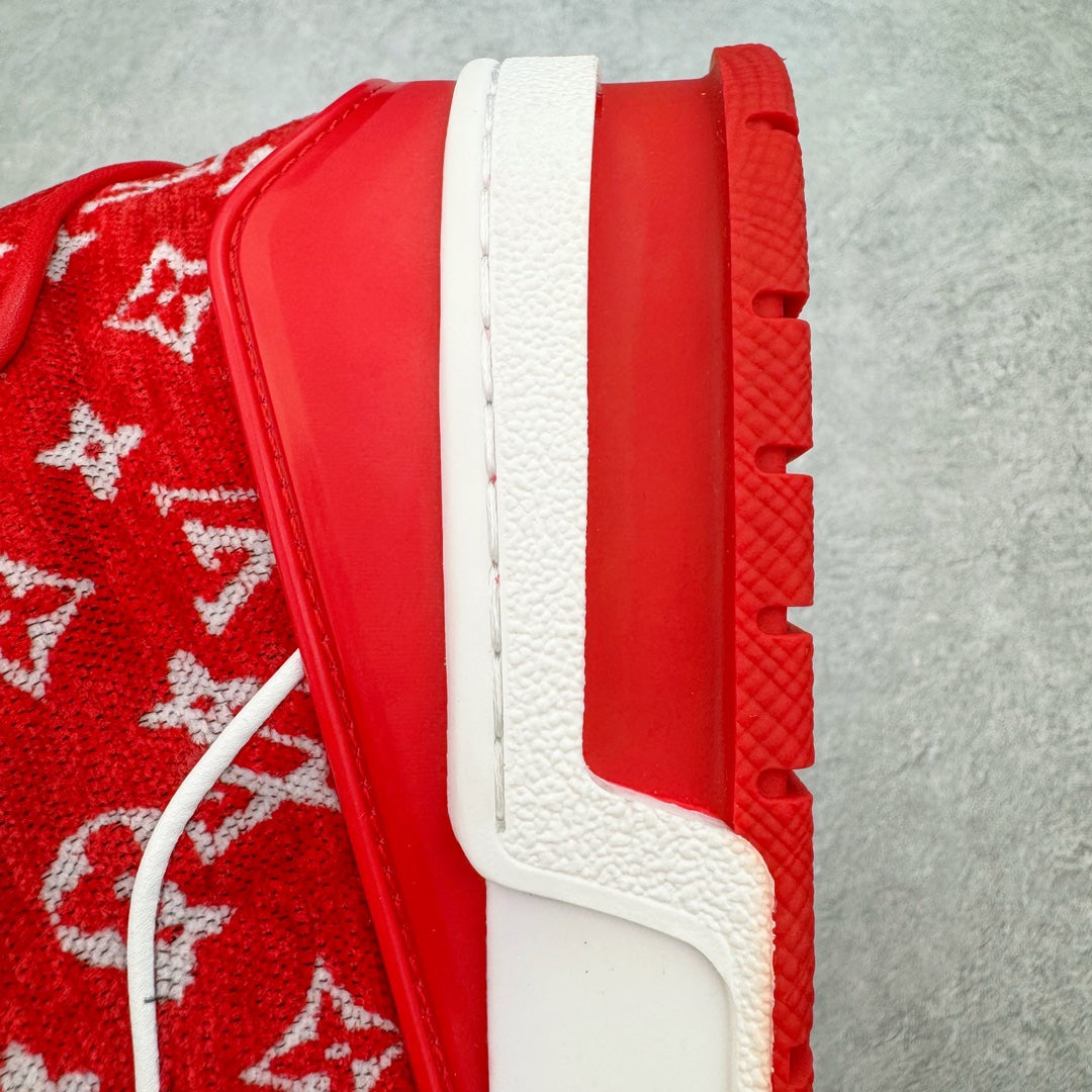 L's Red All Over Logo Confortable Sneakers