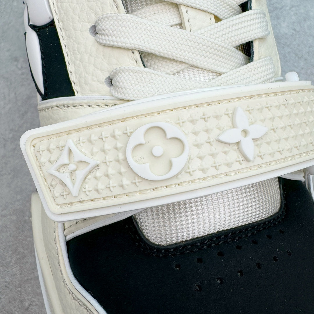 L's White Leather Confortable Sneakers