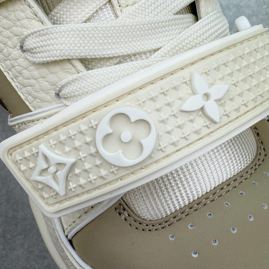 L's Beige Leather Sneakers